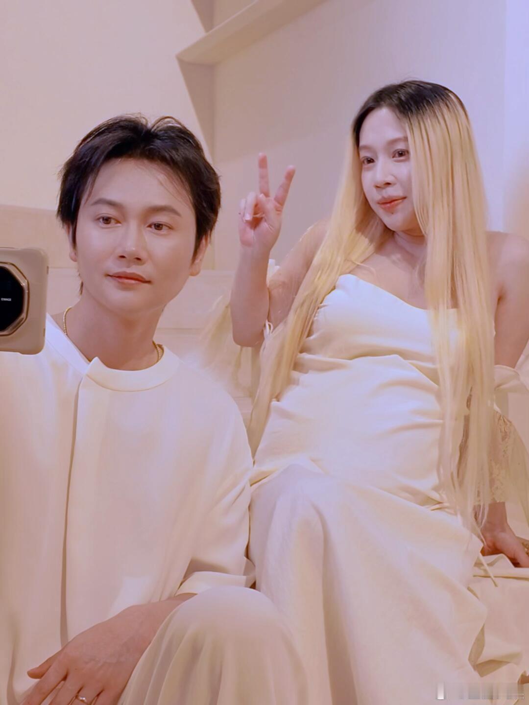 孟鹤堂给老婆拍孕照孟鹤堂陪老婆拍孕照 孟鹤堂给老婆拍孕照，孩子都要有了？ ​​​