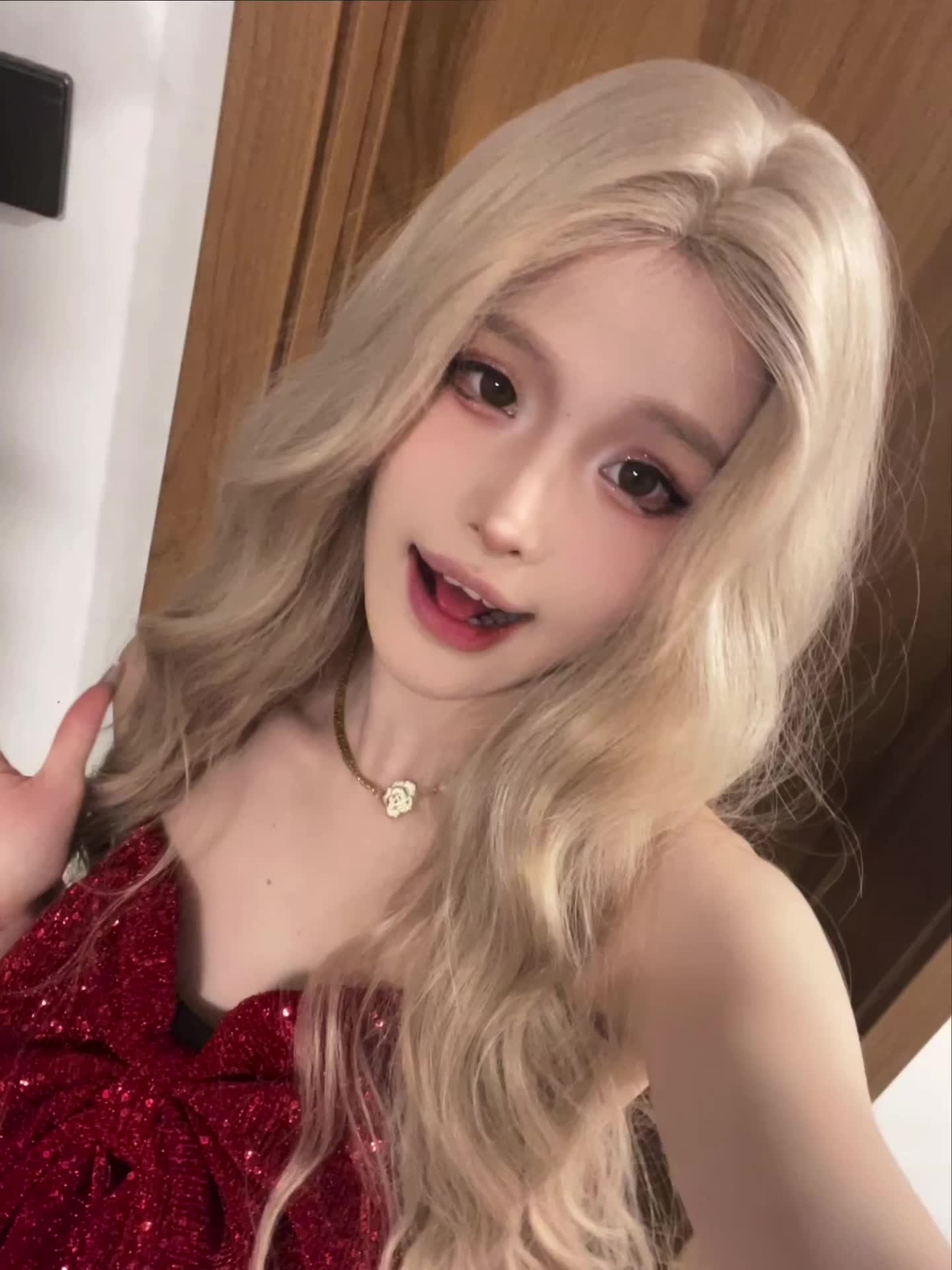 没什么好说的金发