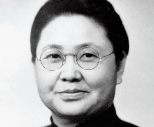 从“政治夫人”到副国级，她一直是倔强的“北京大妈”。从冯玉祥夫人到全国政协副主席