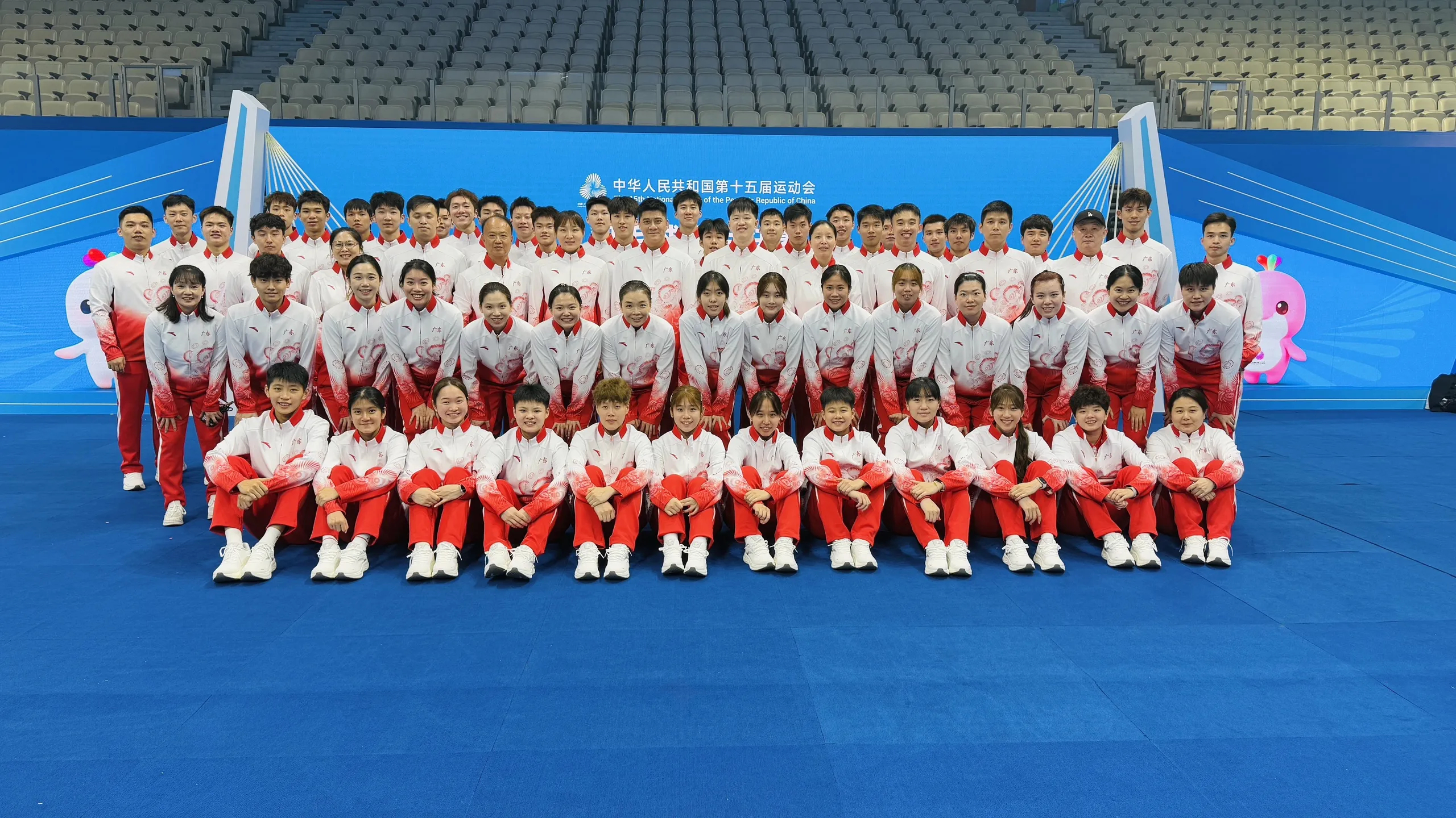 广东队大合照，宝哥站C位[酷]十五运会胜利在握2025粤港澳大湾区全运会 ​​​