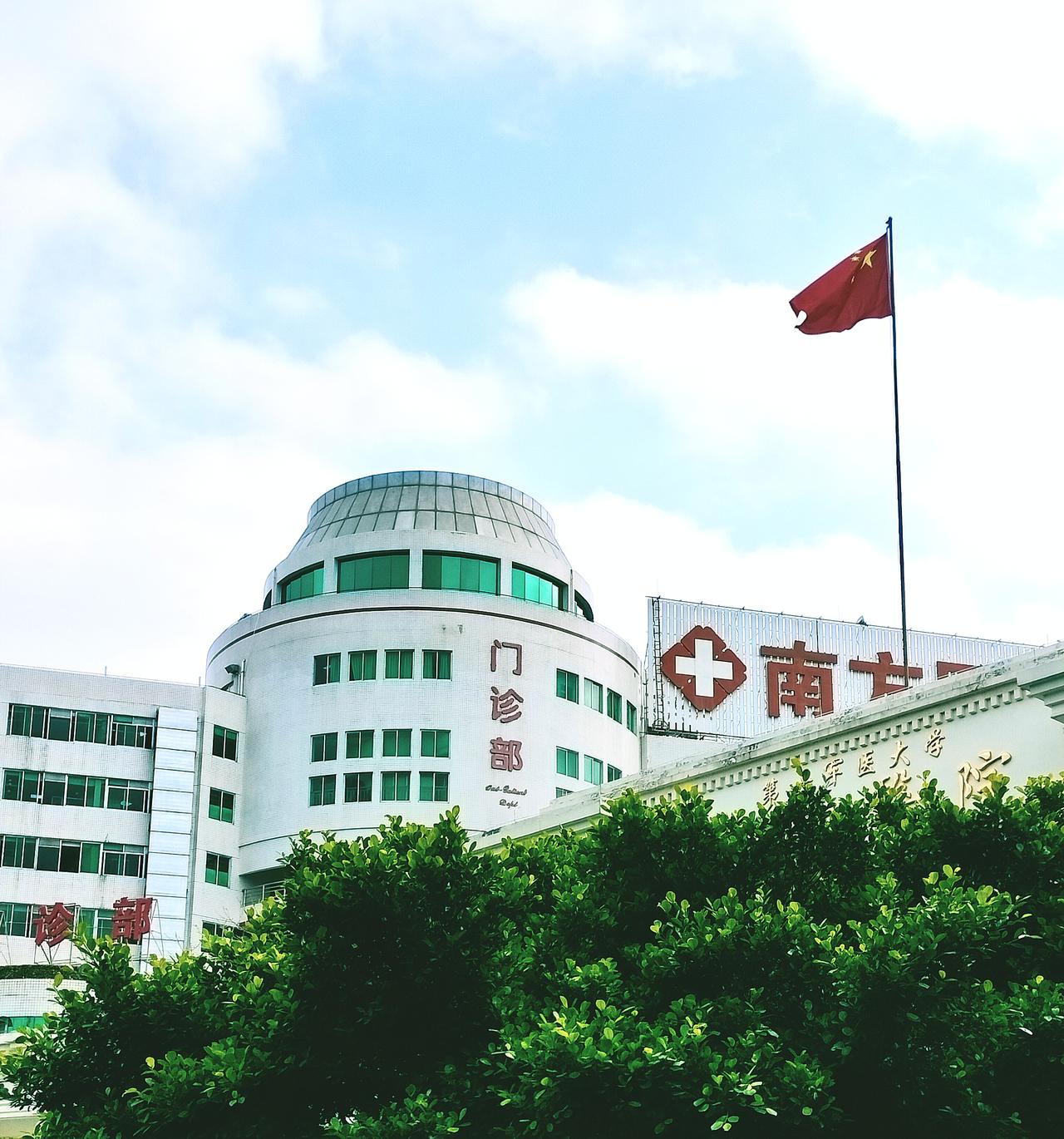 南方医院陪诊师：这3类人，看病一定要有人陪！
医院，是最容易感到孤单无助的地方。