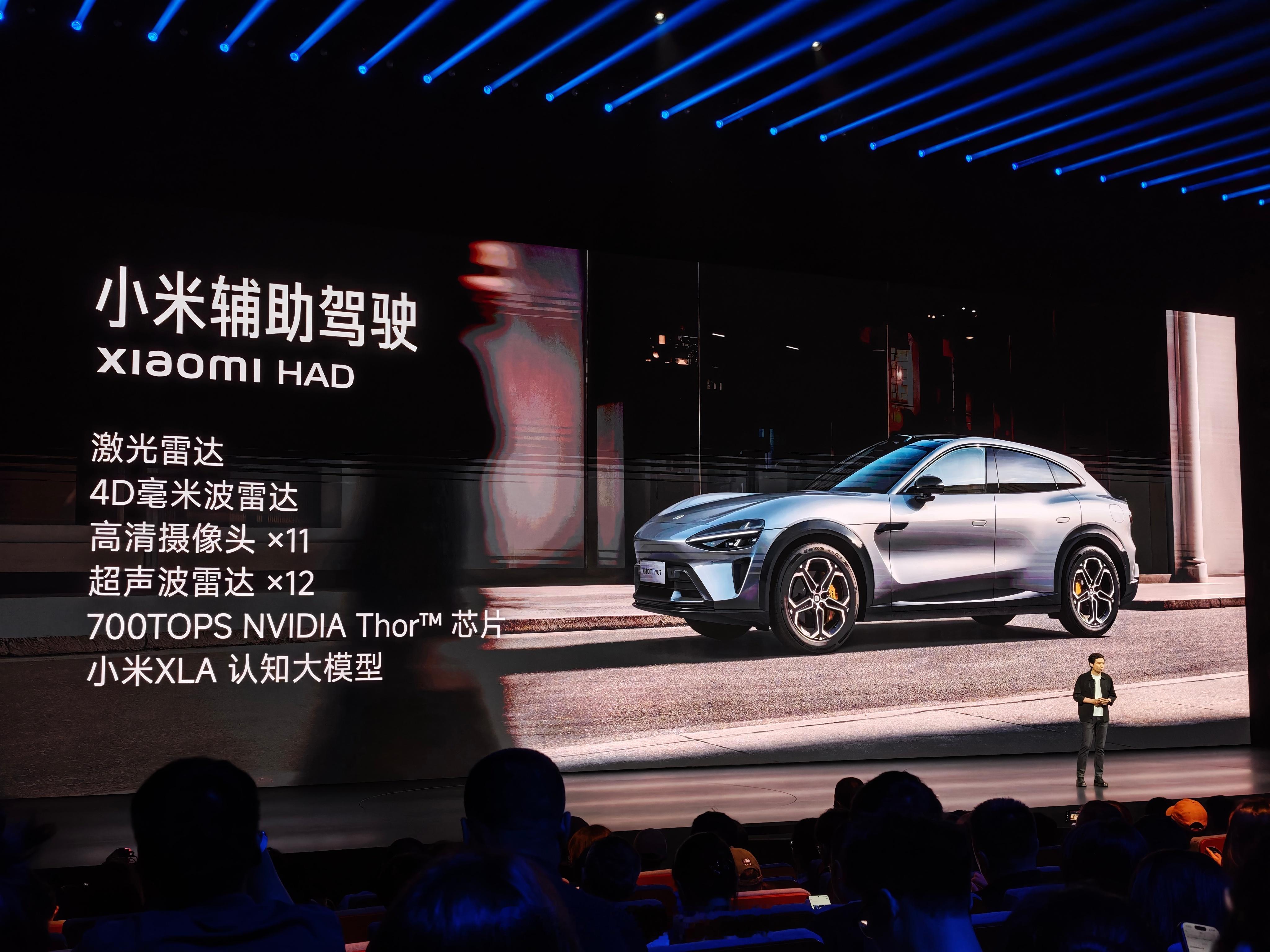 小米 YU7 标准版比 特斯拉 Model Y 便宜三万，售价23.35万。 
