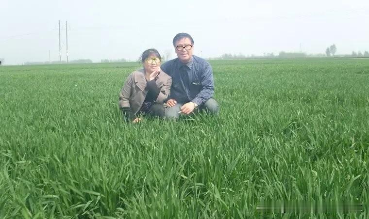 人活着到底是为什么而活？人活着本没有预设的标准答案。不为名利，不为长久，只为感受