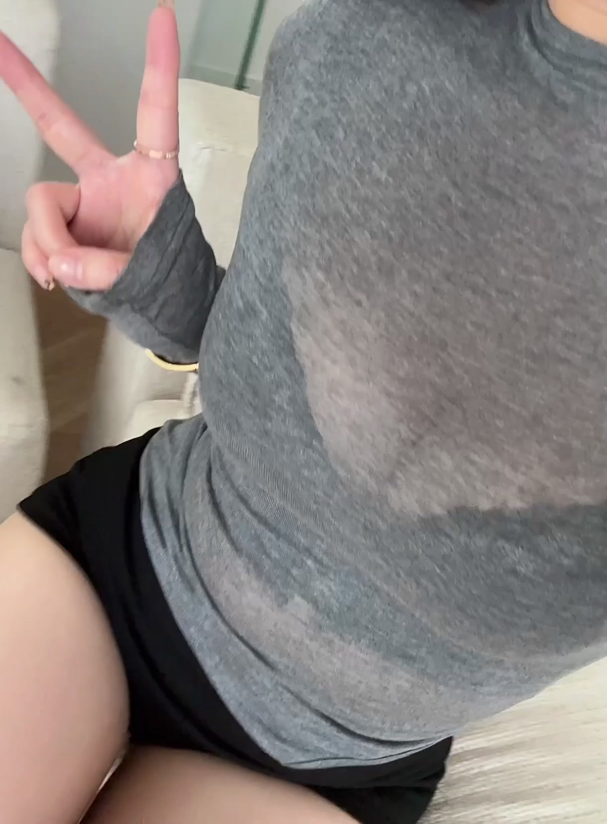 无意间肢体轻微触碰心里就瞬间奋起激动 ​​​