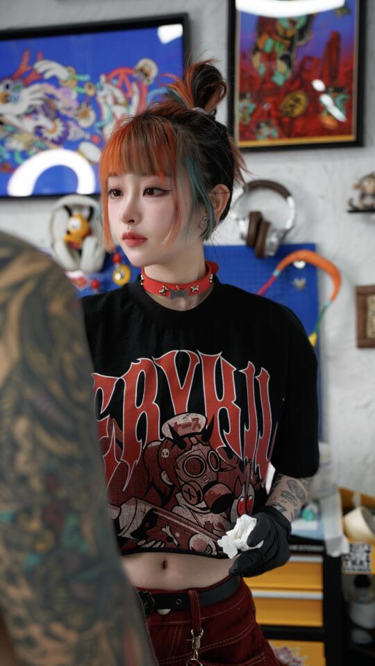 虽然彩色是我的舒适区 但我黑红我也很爱了