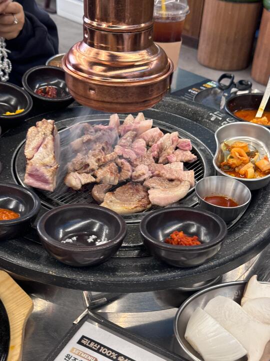 济州岛君悦步行1min🚶坠好吃的一家黑猪肉！！