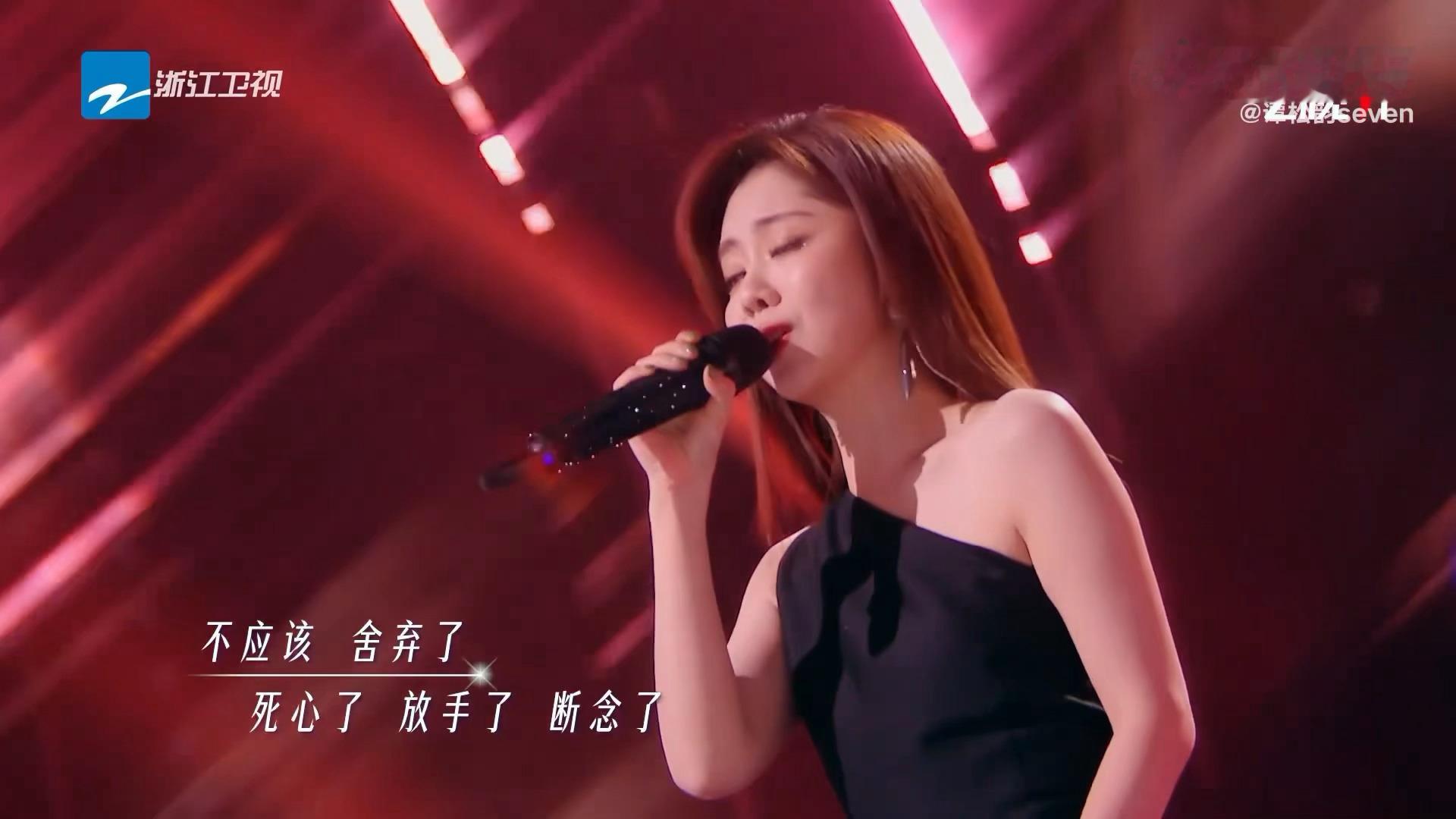 谭松韵不怕天赐输谭松韵认真筹备《小半》表演，登台前持续练习磨合，王铮亮悉心陪伴指