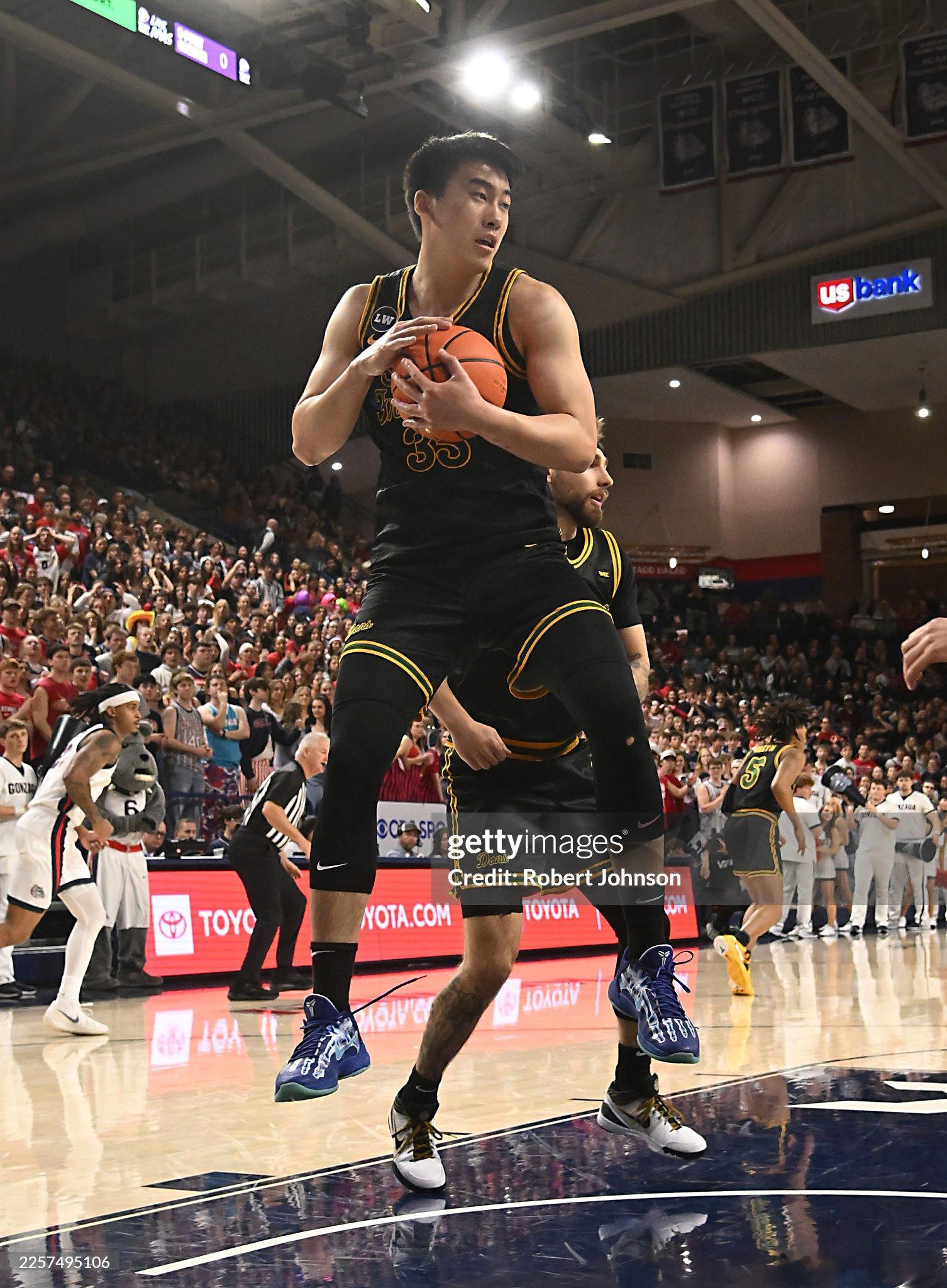 过去四场比赛场均14.8分的王俊杰，在今天上半场12分钟换下的时候，已经得到了7