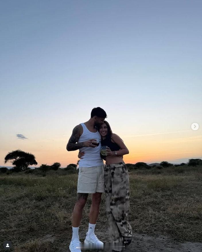 拉亚和妻子在坦桑尼亚度蜜月 英超联赛 阿森纳著名教授 ​​​