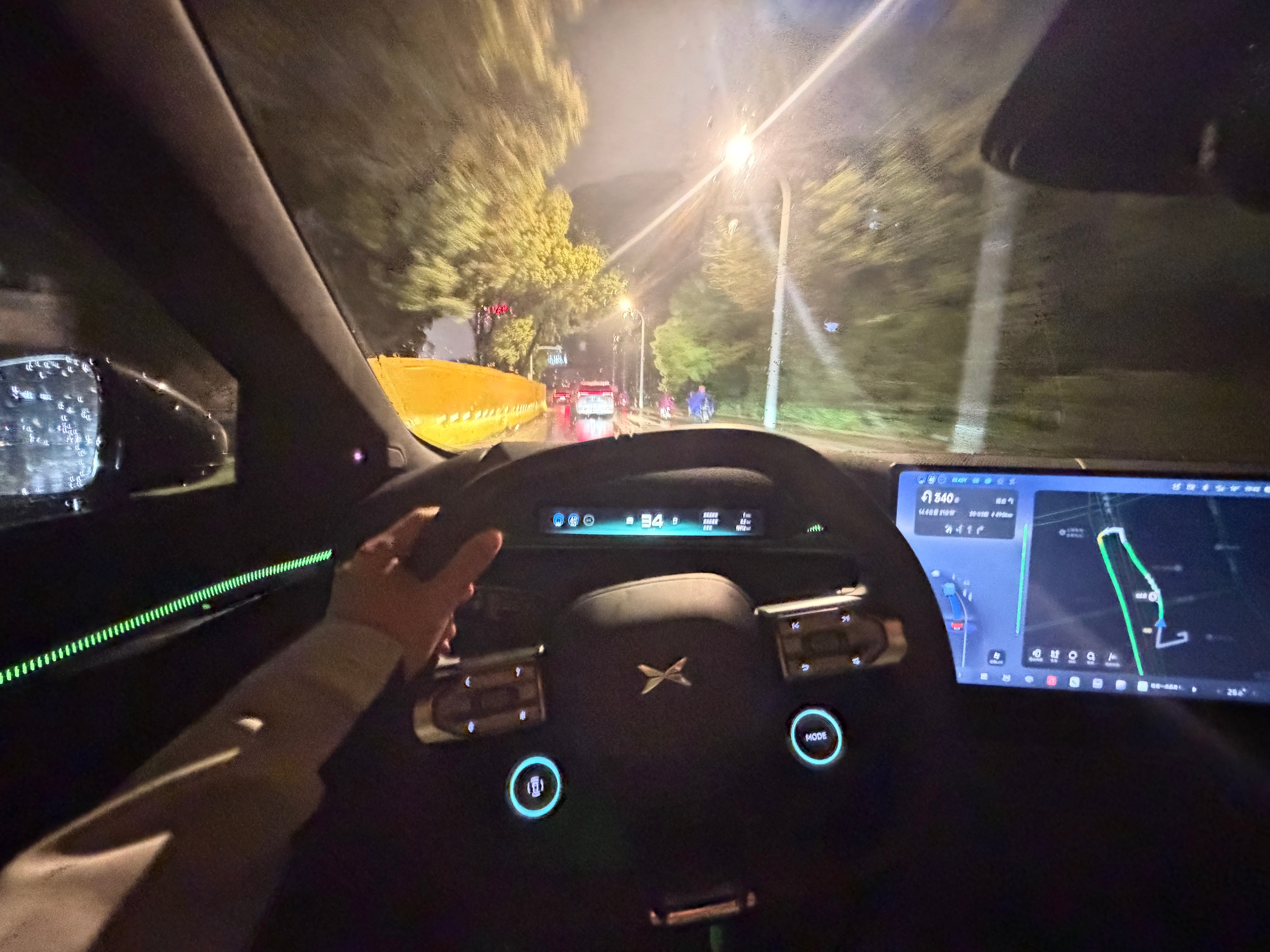 搞了台小鹏P7，深度感受下 小鹏 VLA2.0 