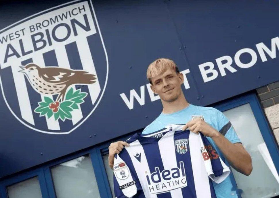 曼联召回租借中场科利尔 21 岁青训小将返队专注养伤曼联官方于 1 月 1 日宣