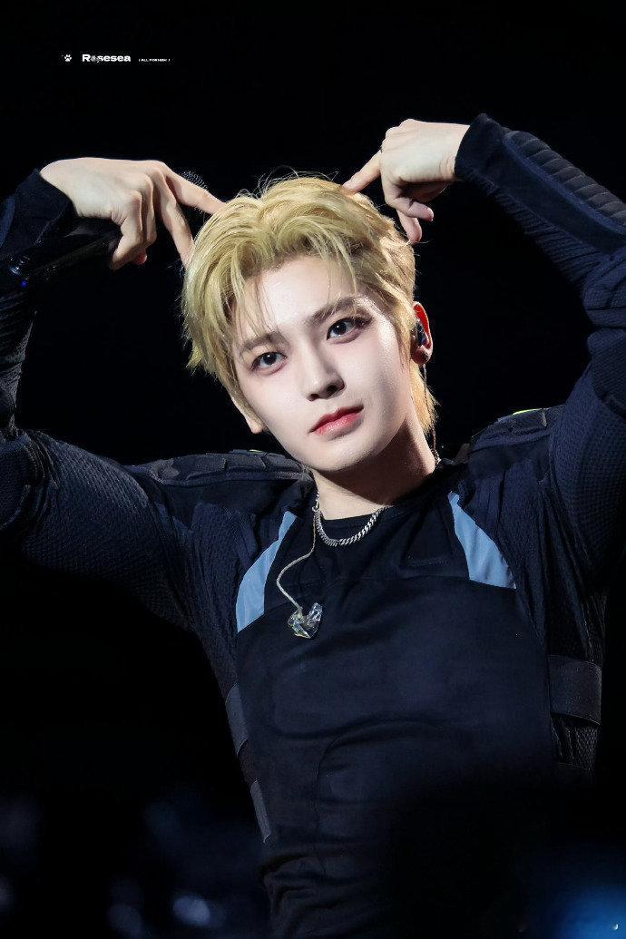 侯明昊Simon好好听谁懂啊😭侯明昊《Simon》真的太戳耳朵了，曲风氛围感拉