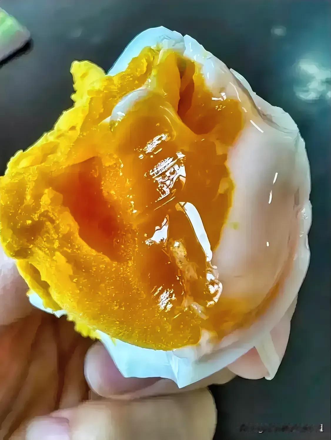 老公连个鸡蛋都不会煮，靠不住啊，还得自己亲自来，今早我有事，要早上班，老公刚好也