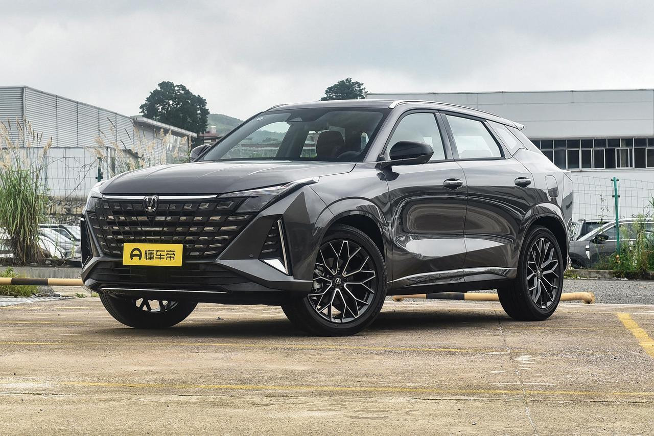 【9.99万起 长安UNI-Z 1.5T正式上市】日前，我们从长安汽车官方获悉，