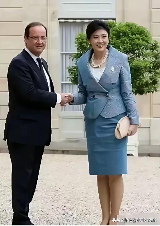 英拉，颜值气质美女！[赞][赞][赞]