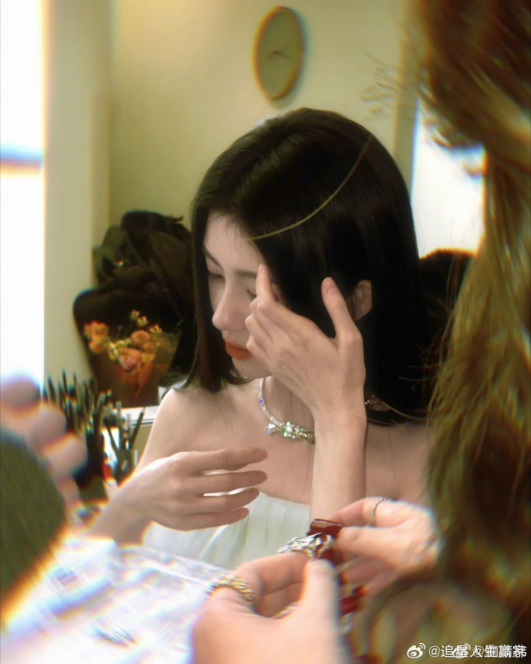 鞠婧祎杂志开售6小时销售额已破900万！ 开售8小时50分钟，销量突破13728