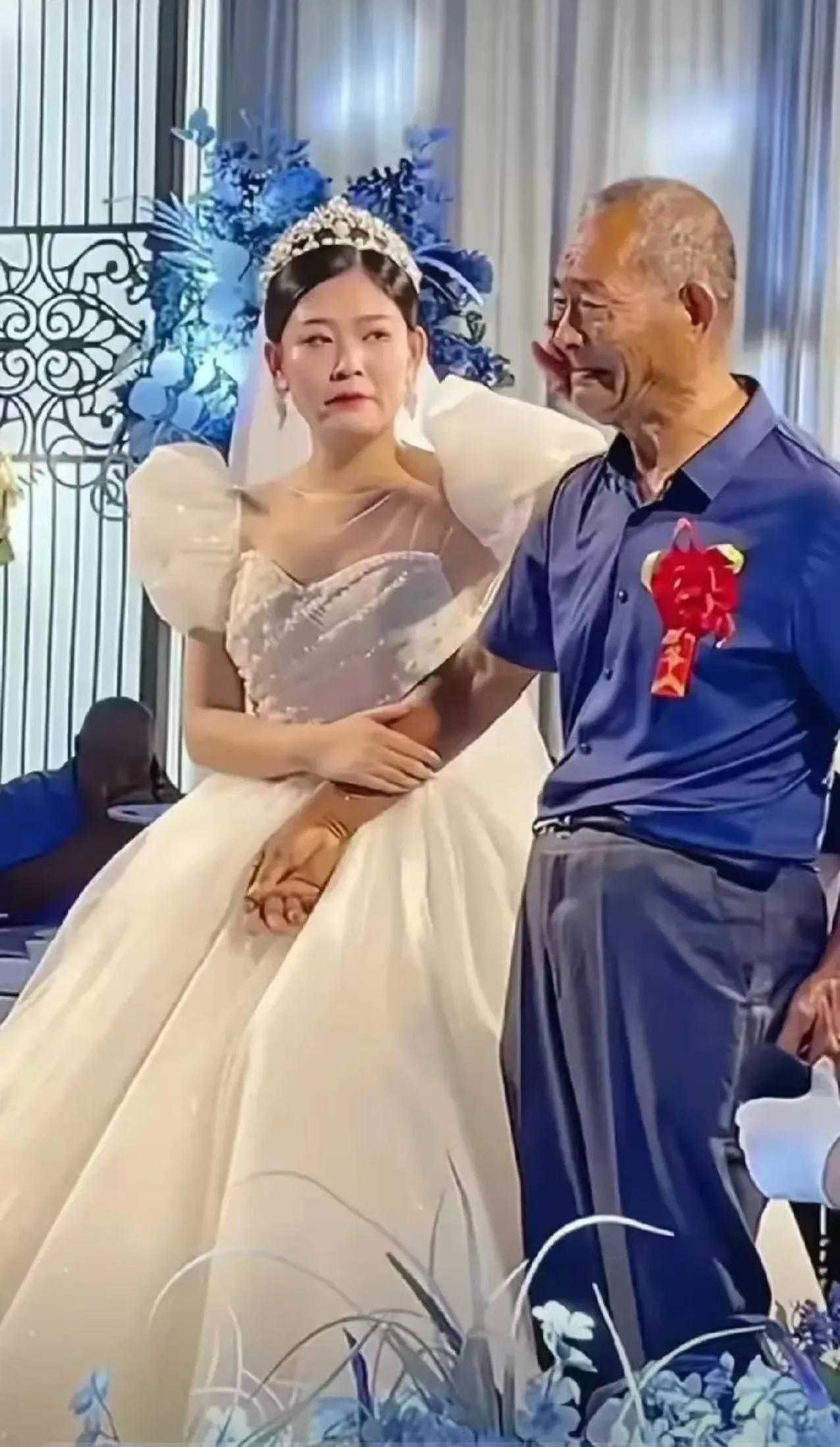 山东，男子即将和女友求婚，但女友却说自己不要房子，不要车子，更不要彩礼，但她只有