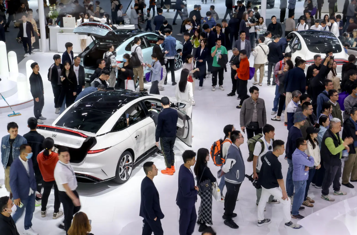 全球测评机构齐聚山城！4月23日，中国汽研在重庆召开国际汽车测评技术交流会，聚焦