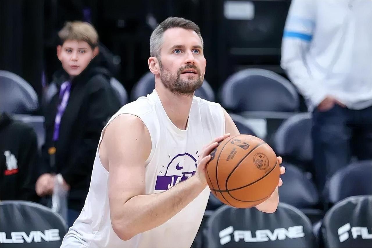 笑到合不拢嘴[笑哭]，爵士131-129险胜东部榜首活塞，这3位球员堪称赢球头号