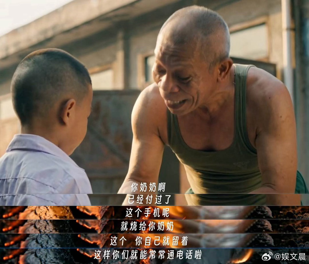 AI短片纸手机火了 真的被《纸手机》看哭了！本来以为AI片会很假，没想到情感这么