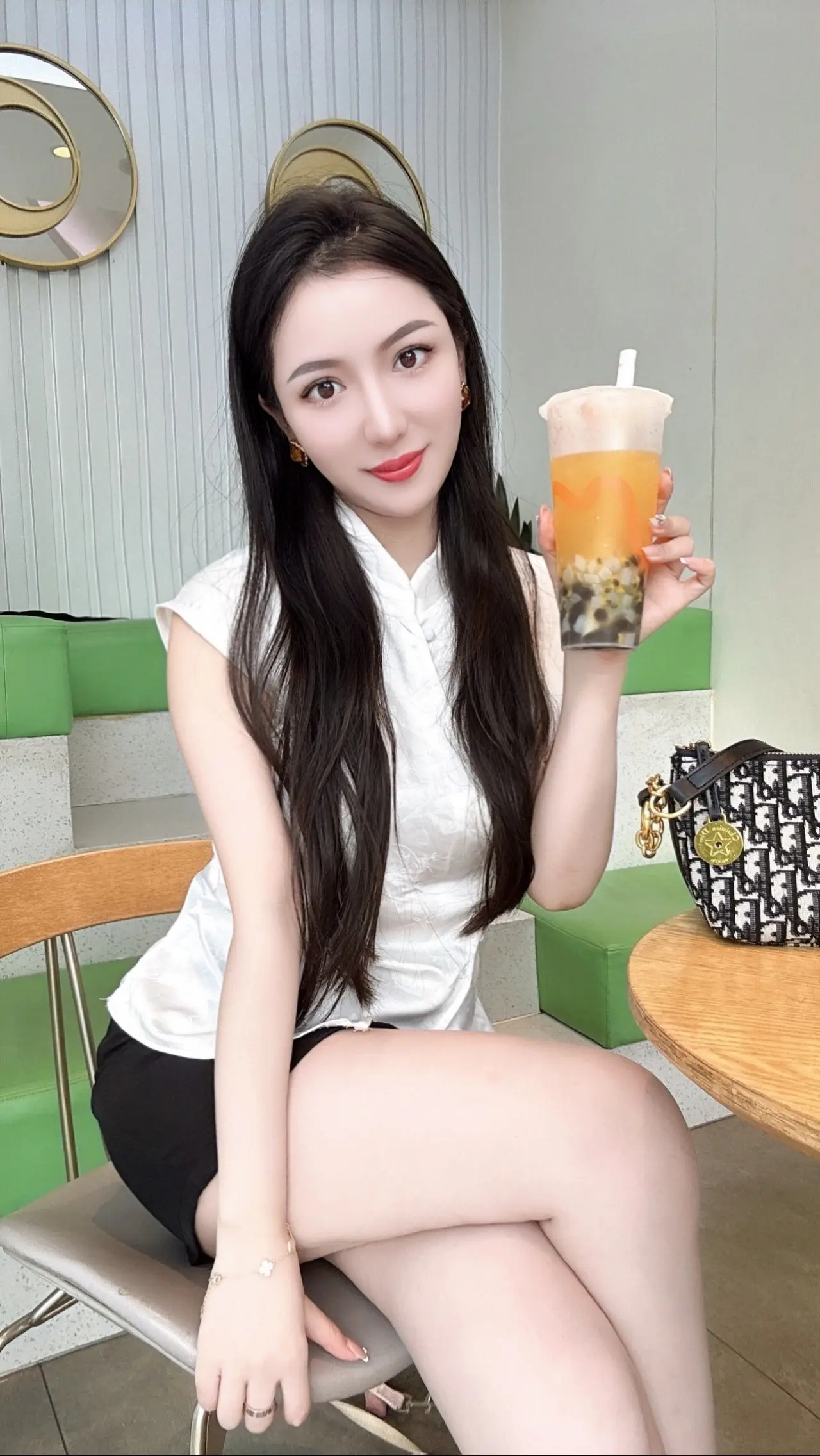 当什么都经历过的时候 才会发现 人生无论怎么精心策划 都抵不过一场命运...