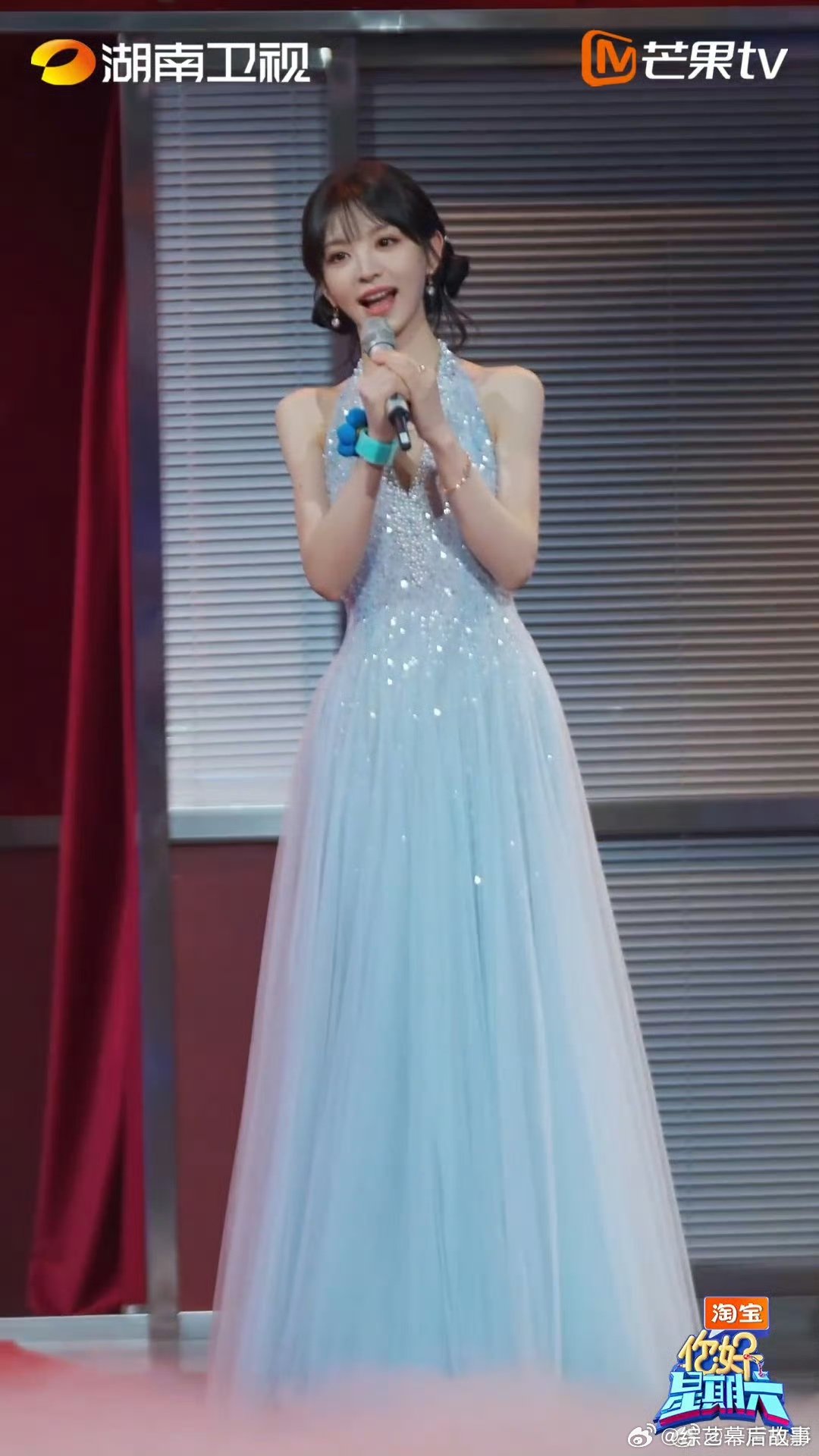 张凌赫田曦薇对唱你好星期六全程姨母笑！牵手+对视，甜度直接超标 