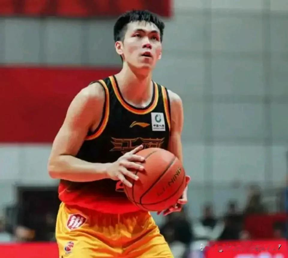 21人中国男篮集训大名单出炉！除了旅美的球员没被召回，国内顶尖的球员几乎全部进入