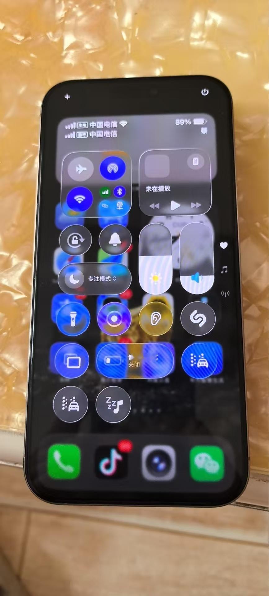 三款机型无缘iOS26苹果简直是拉了一坨大的[裂开]真有人觉得这个好看吗 ​​​