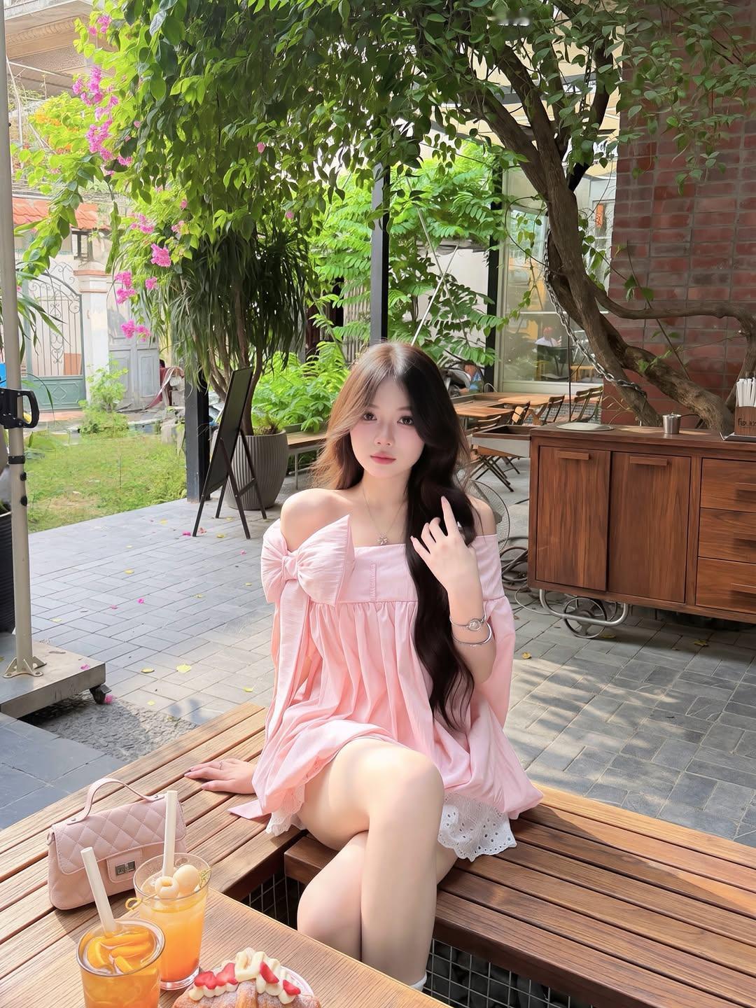 夏日甜饮与粉色裙摆，少女心满满的一天🍹👗
