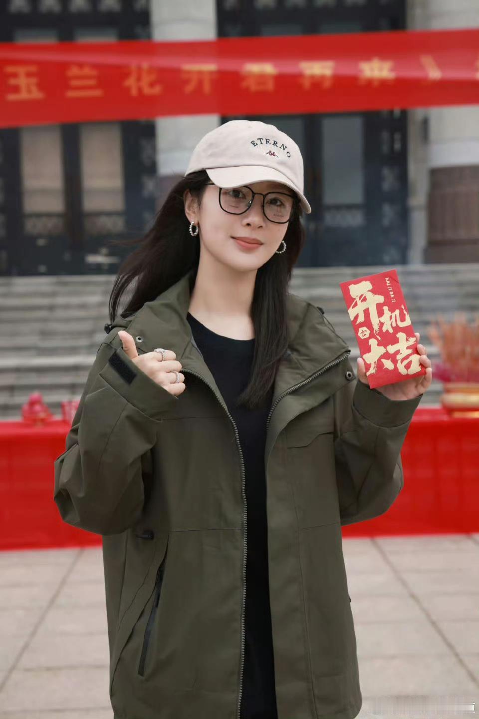 90花里最看好杨紫
原因很简单
有作品 又兼具人气

就像我之前说的
90花其实