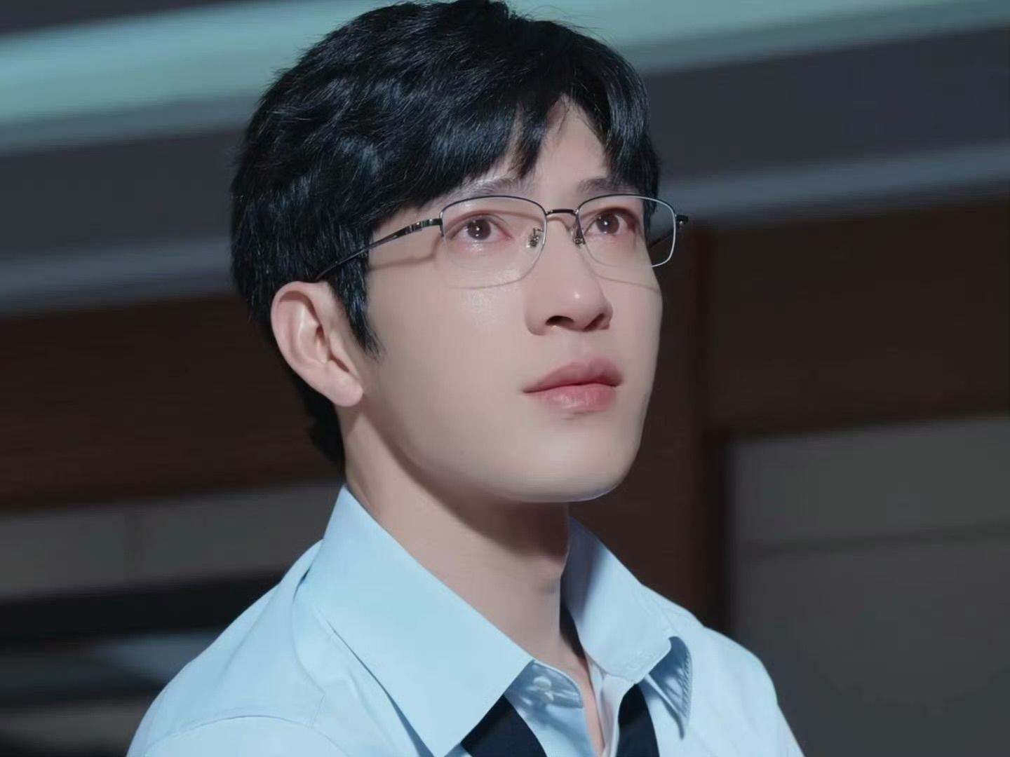 井柏然的权威我后知后觉 以前怎么没发现井柏然这么有味道。《钢铁森林》看完回头补他