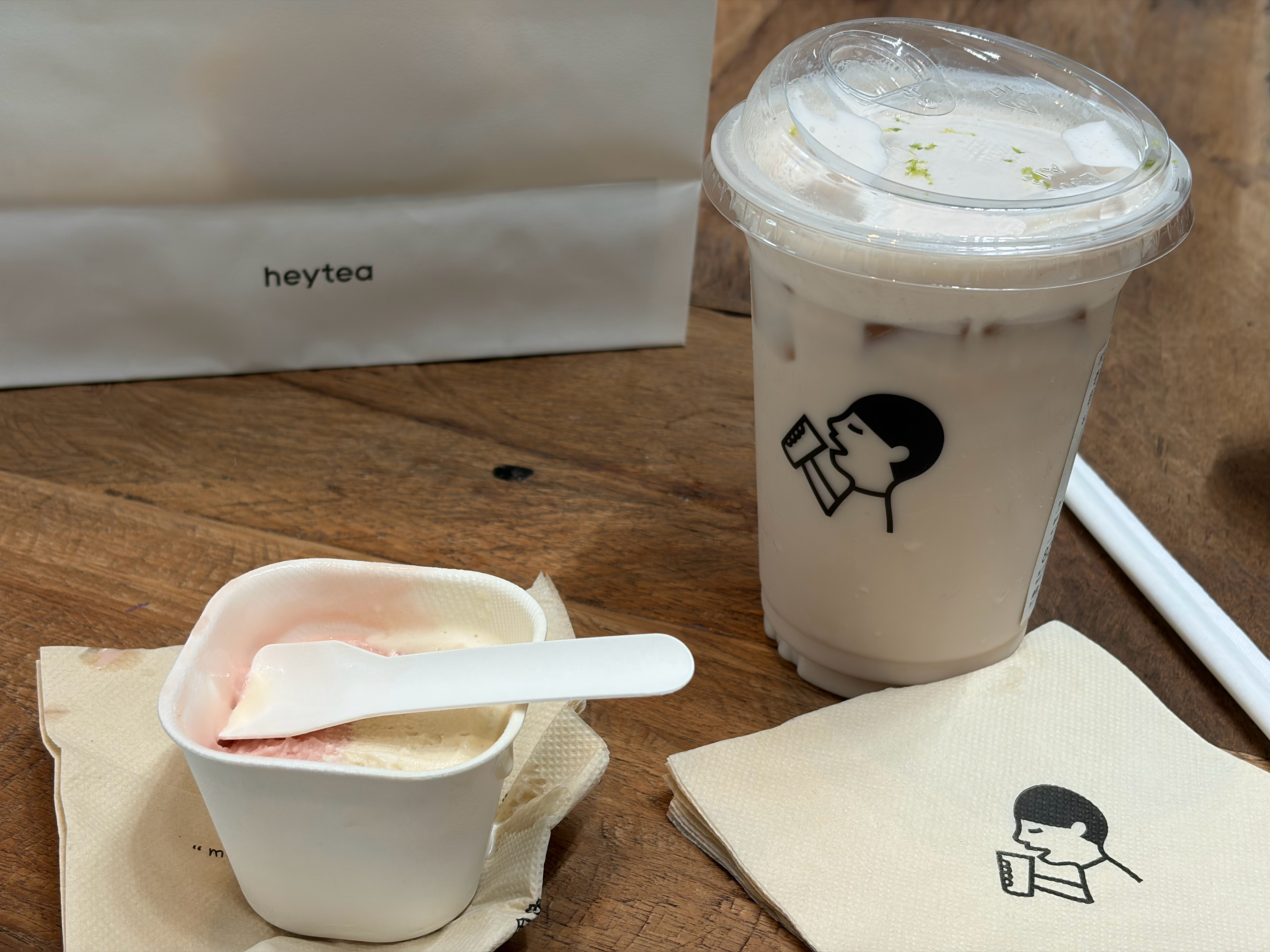 无人问津的莲花……突然就热起来了是怎么回事？而且还被捧成神一样的存在。是为了打压