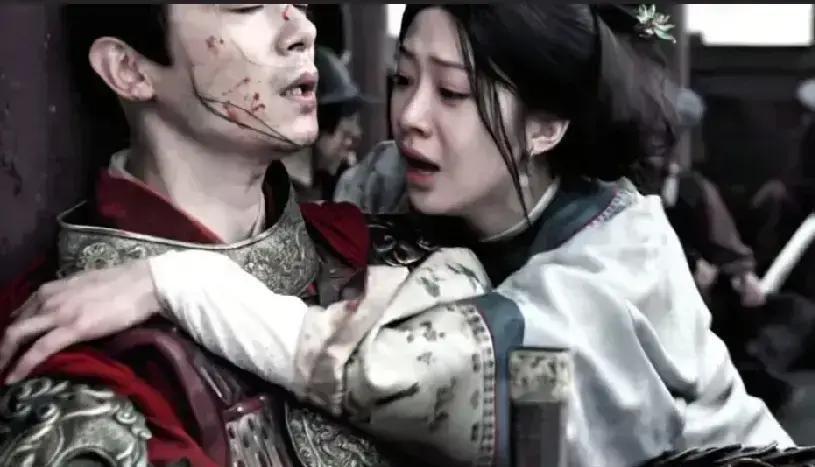 四集播完，朱亚文直接杀疯了！
 
以前被嘲“油腻大叔”，这回演的李成，胡子拉碴却