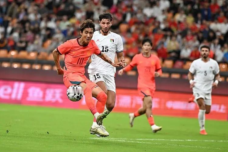 0-5之前，两队交手7次，国足的账本是17-2
10月2日晚，重庆的龙兴足球场，