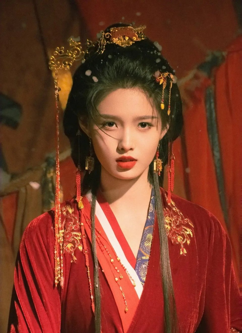 她的脸挺有观众缘，不是这个僵军男主的话可以爆开 