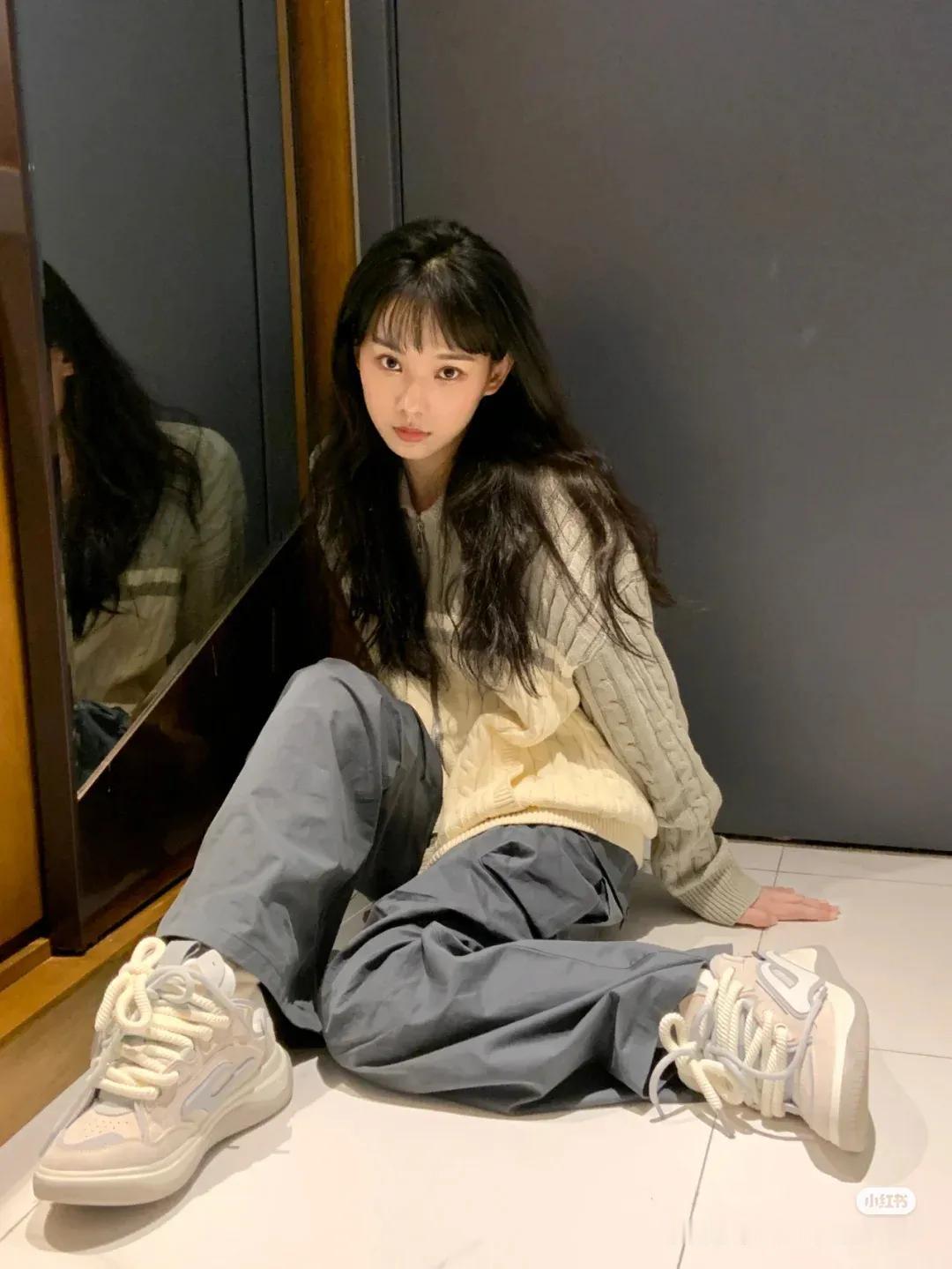 1.杨紫并不是什么恋爱脑，她更倾向于日久生情类型，所以对于身边一些没有由来的追求