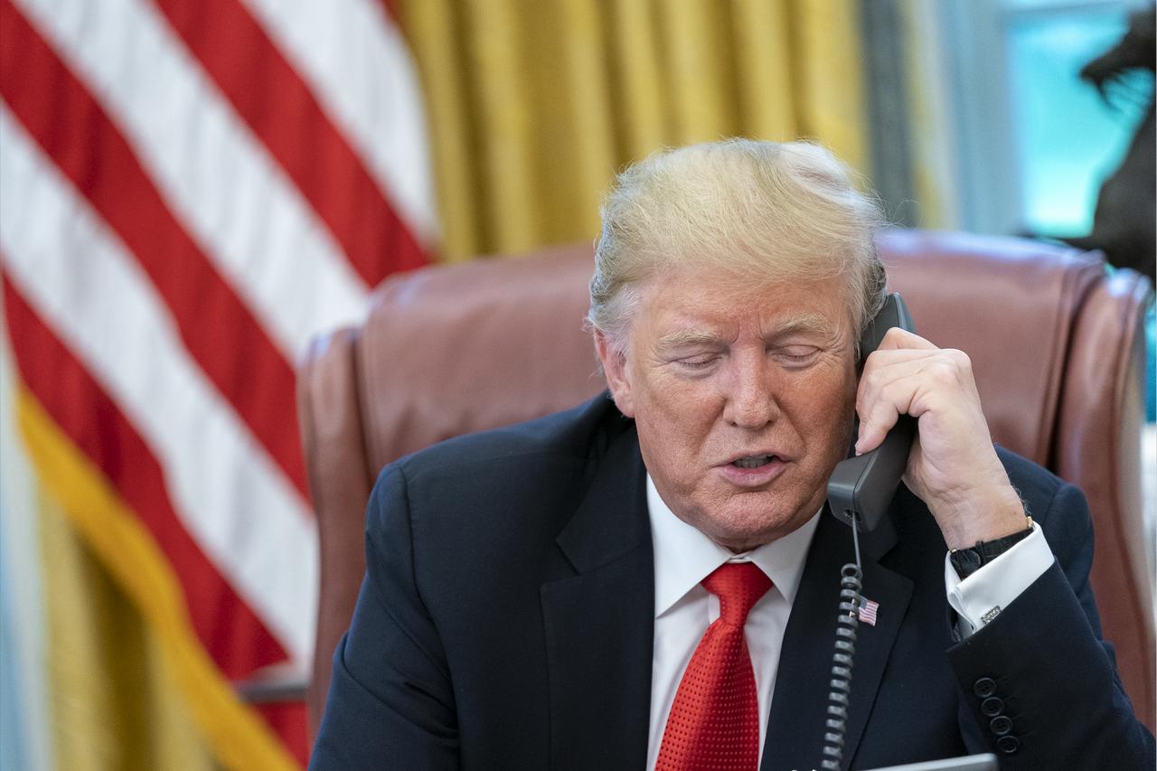 爱国者导弹换不来北京的握手！200亿美元的“毒刺”和“海马斯”，直接成了特朗普访