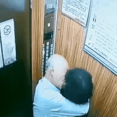 上床夫妻. 下床君子。
人老了更应该自重，
不给儿女丢脸.，
活得要有尊严。
说