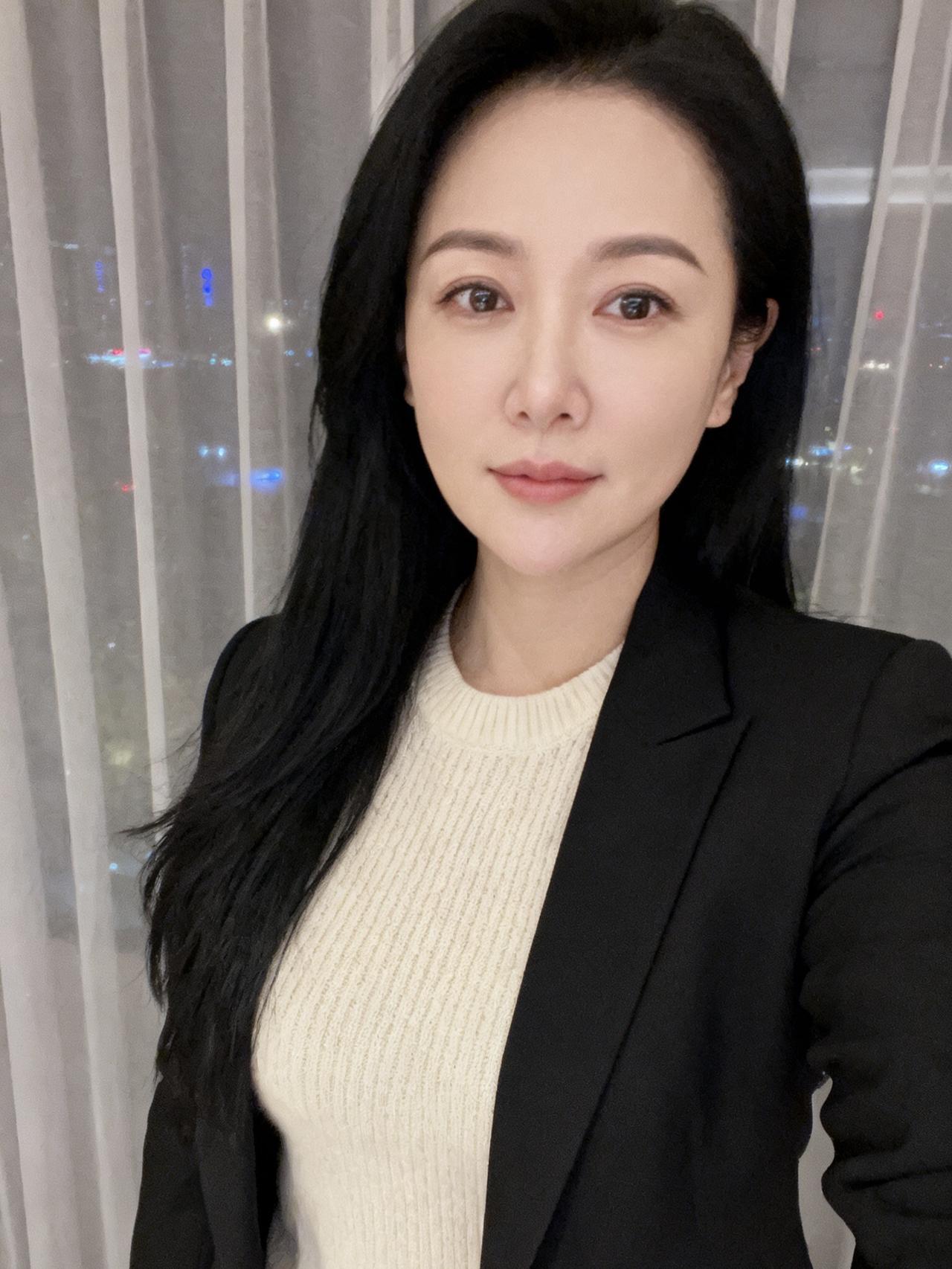 人生这条路
总有段路要自己一个人走，
总有些事要自己一个人扛，
总有一份孤独，需