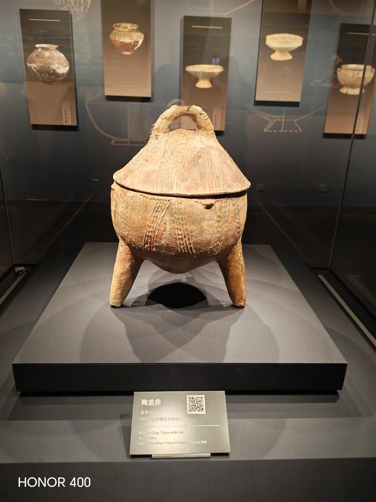 滕州博物馆大汶口人制陶精湛技艺。滕州古迹 滕州展厅
 泥条盘筑法（coil me