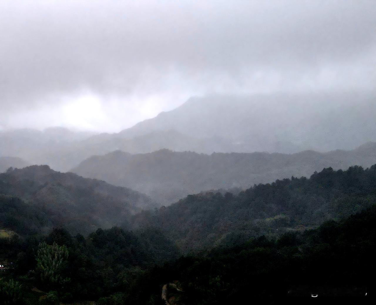 千山万水云里雾里。