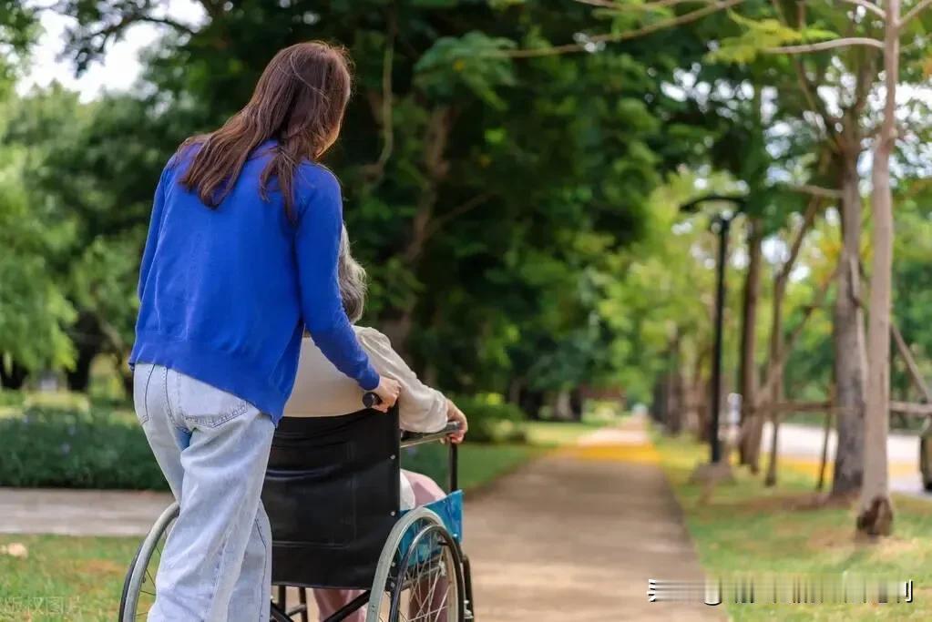 辽宁营口，男子的妻子因智力残疾生活不能自理，男子便找了情人，还让情人住在家里，帮