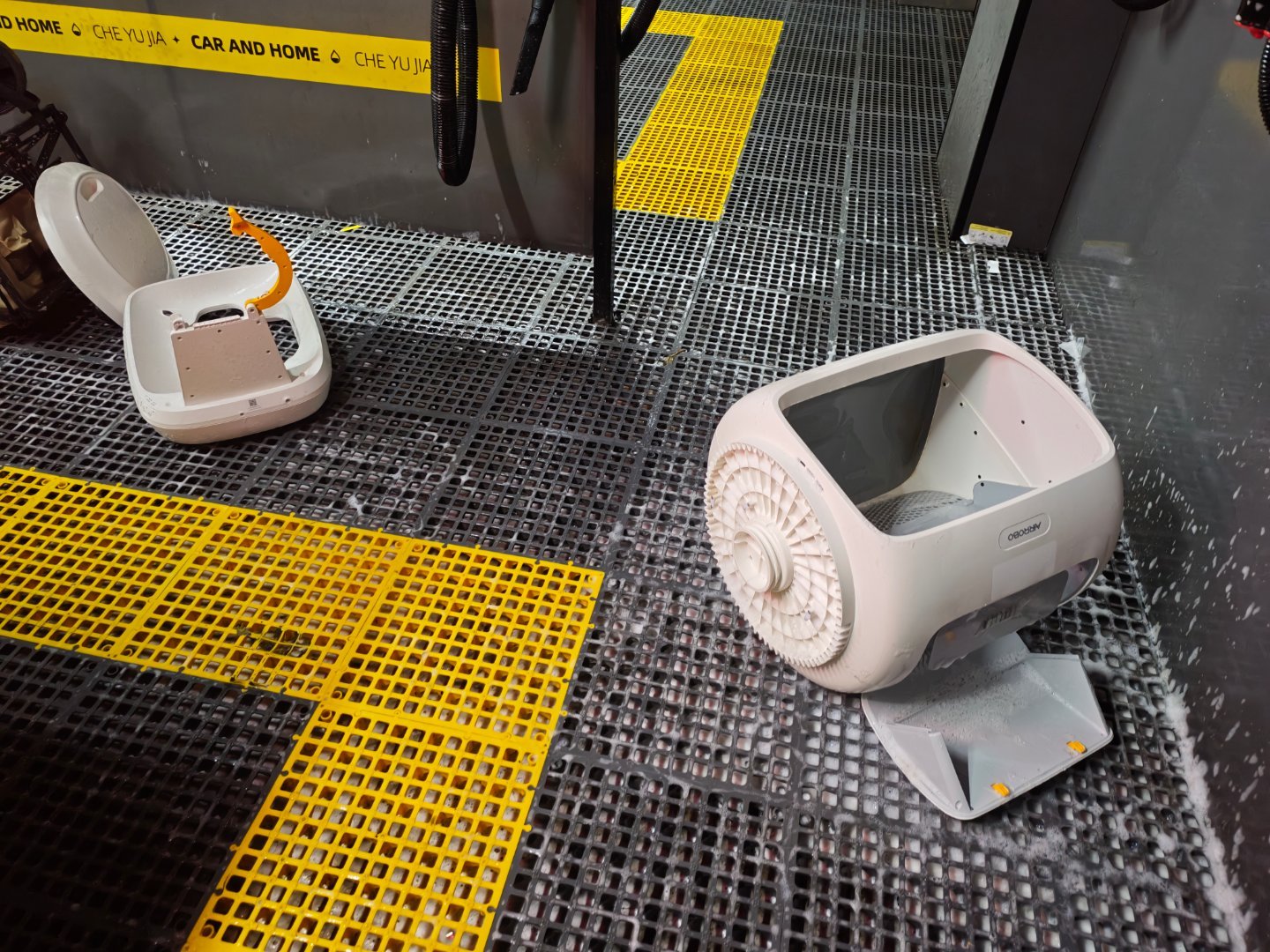 给哥们全身洗湿了都。劳动最光荣 ​​​