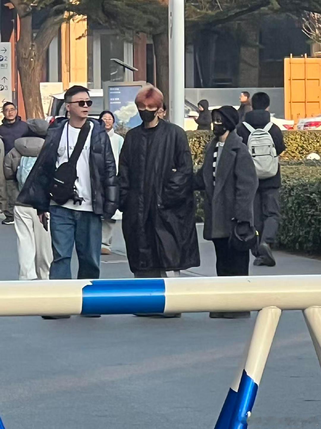 网友北京街头偶遇李荣浩杨丞琳北京街头偶遇李荣浩杨丞琳网友北京街头偶遇李荣浩杨丞琳