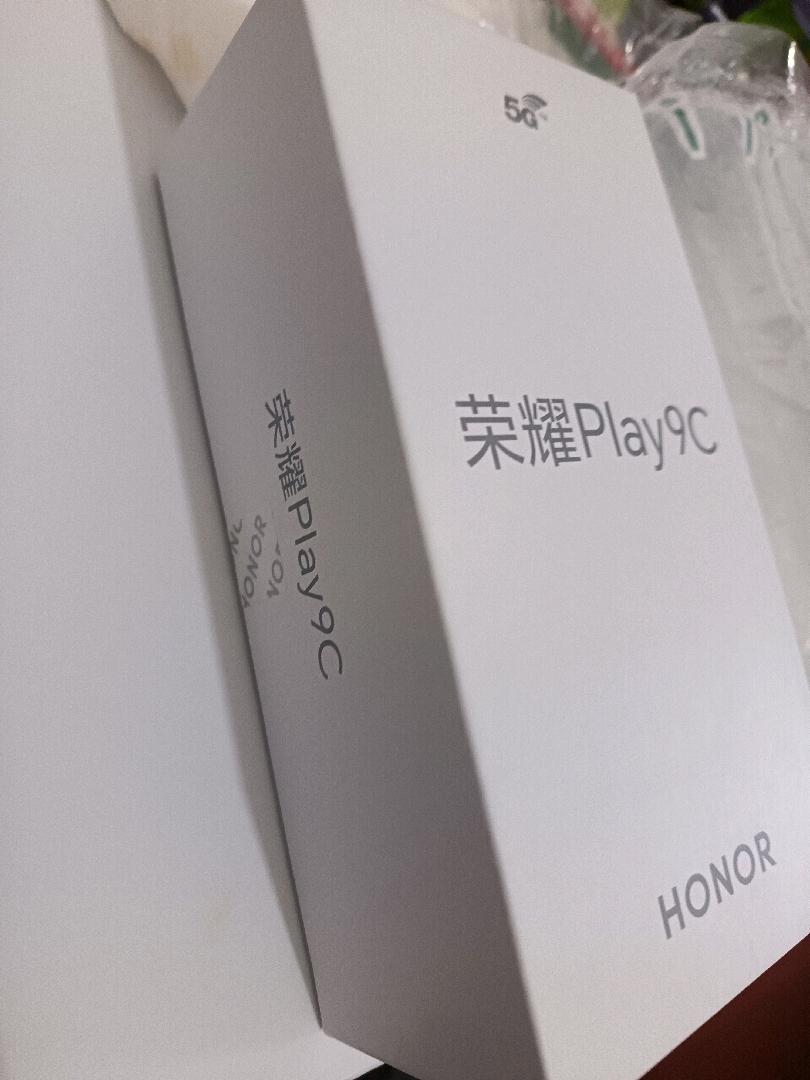 给家里老人买了一台荣耀Play9C，不为别的，500块钱就能用上5G手机，而且还