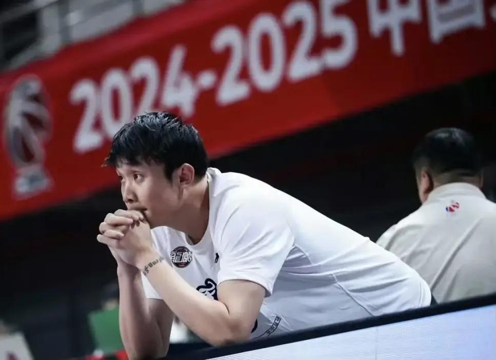 意难平！年仅32岁的丁彦雨航即将退役！

丁彦雨航曾是中国男篮实力最强的锋线球员