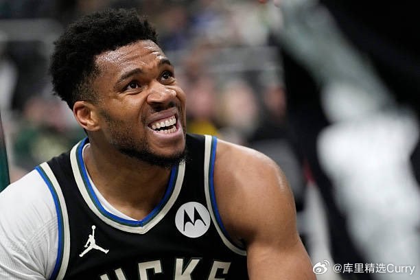 雄鹿老板韦斯·埃登斯谈到字母哥今夏的未来表示：“扬尼斯即将进入合同最后一年。所以