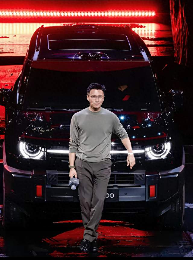 方程豹钛7，迎来了最扎心的对手——吉利银河战舰700