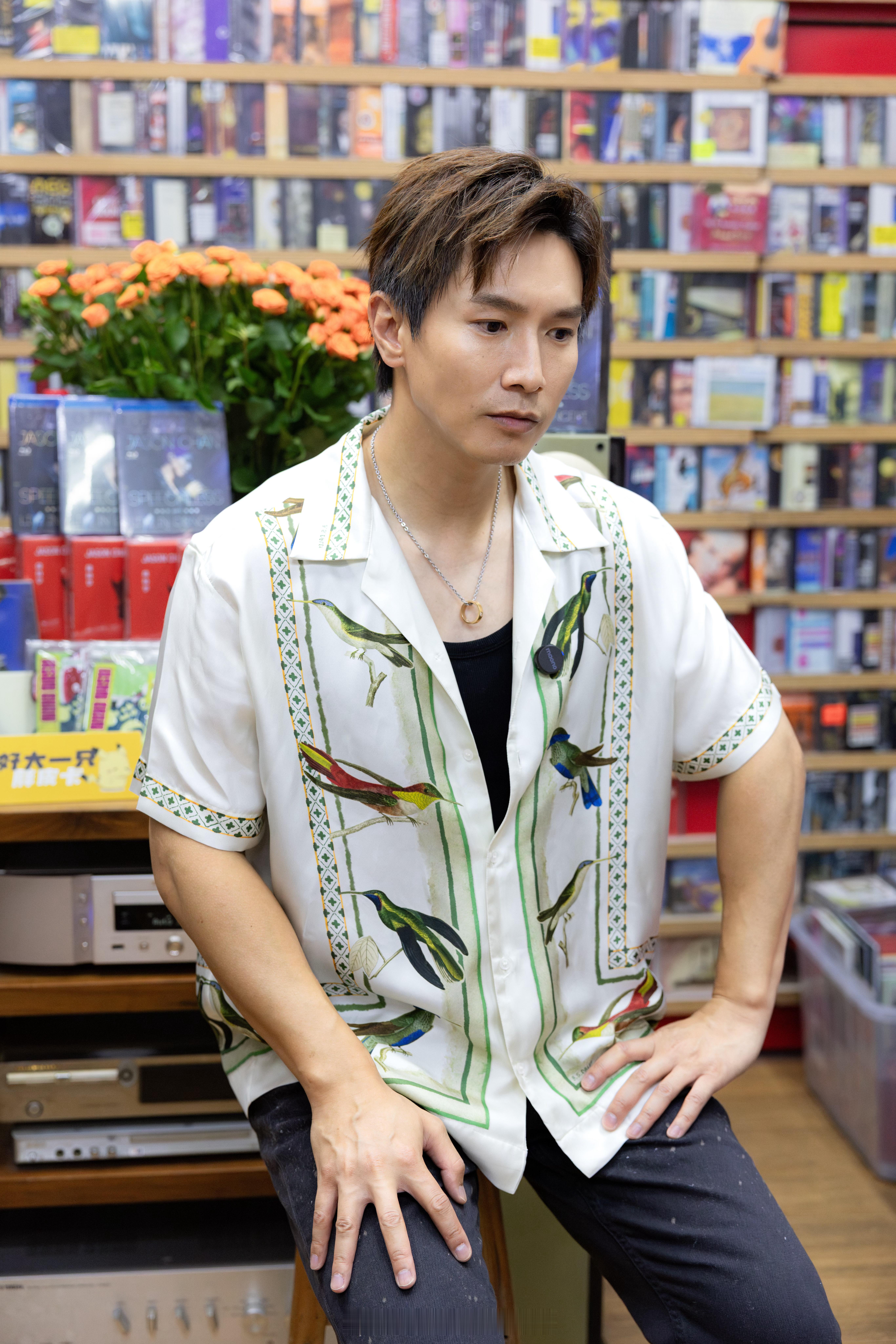 在佛山做陈柏宇专访一个小时的访问顺着音乐和现场一路回溯又不断往前很欣赏他现在不被