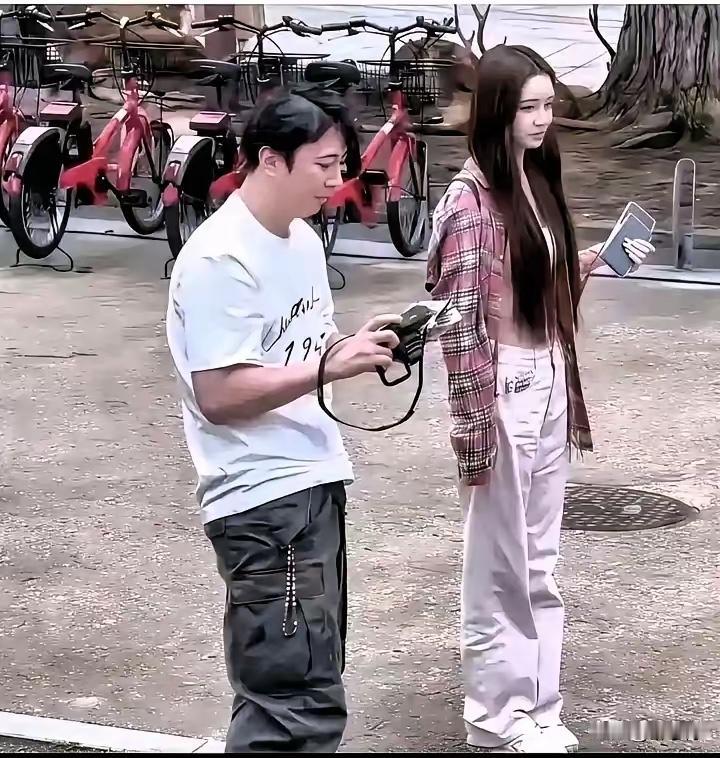 如果王思聪是个普通人
他女朋友还那么漂亮了吗
88年的王思聪如今三十七岁了
依然